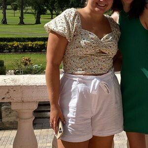 Lucy Paris Flower top. Size L.